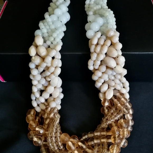 Pink ombre beaded necklace - Picture 2 of 4